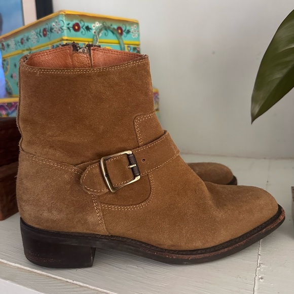 Frye Tan Suede Ankle Boots size 8 Buckle Western Casual Boho Desert Festival - Picture 2 of 11